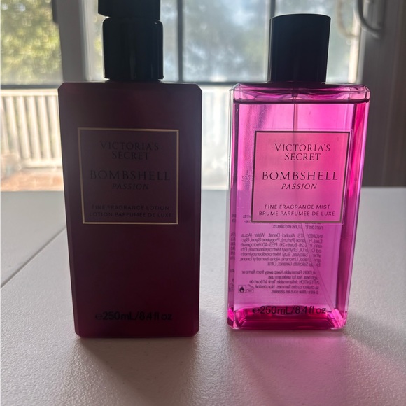 Victoria's Secret Bombshell Passion Lotion & Mist Set - Deep Red and Bright Pink - Picture 1 of 4